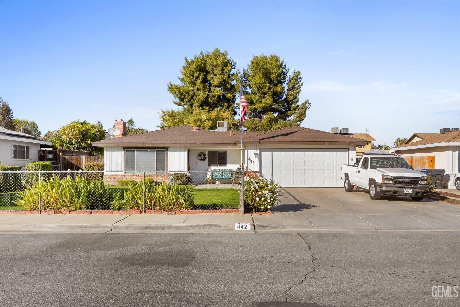 Property Photo:  442 Douglas Street  CA 93308 