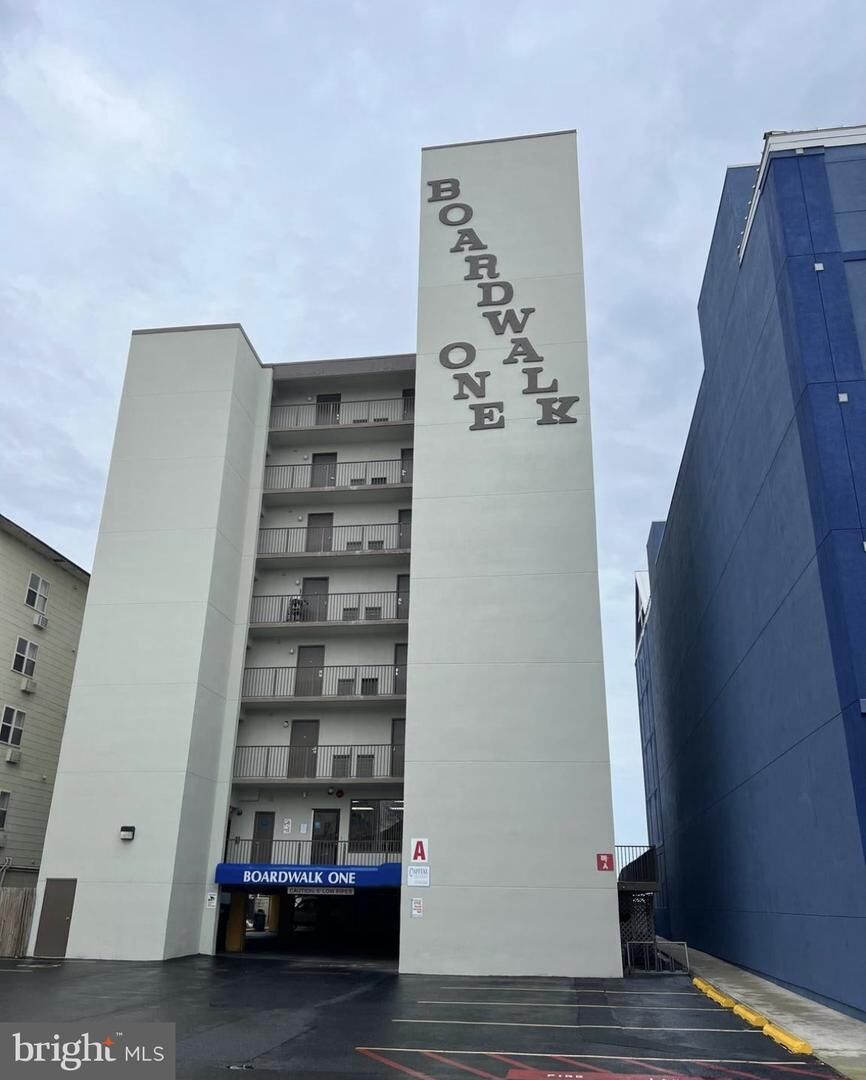 Property Photo:  107 N Atlantic Ave 000403 (Week 45)  MD 21842
