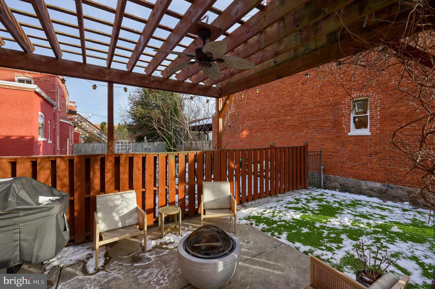 Property Photo:  572 W Lemon Street  PA 17603 