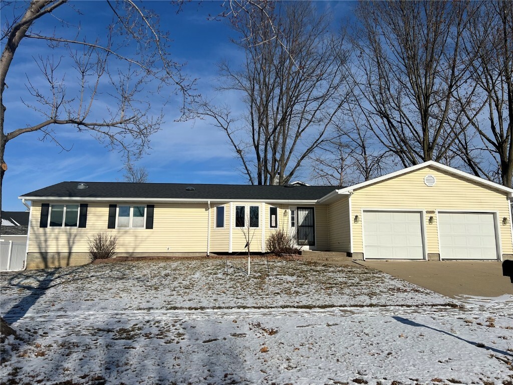 Property Photo:  3010 28th Avenue SW  IA 52404 