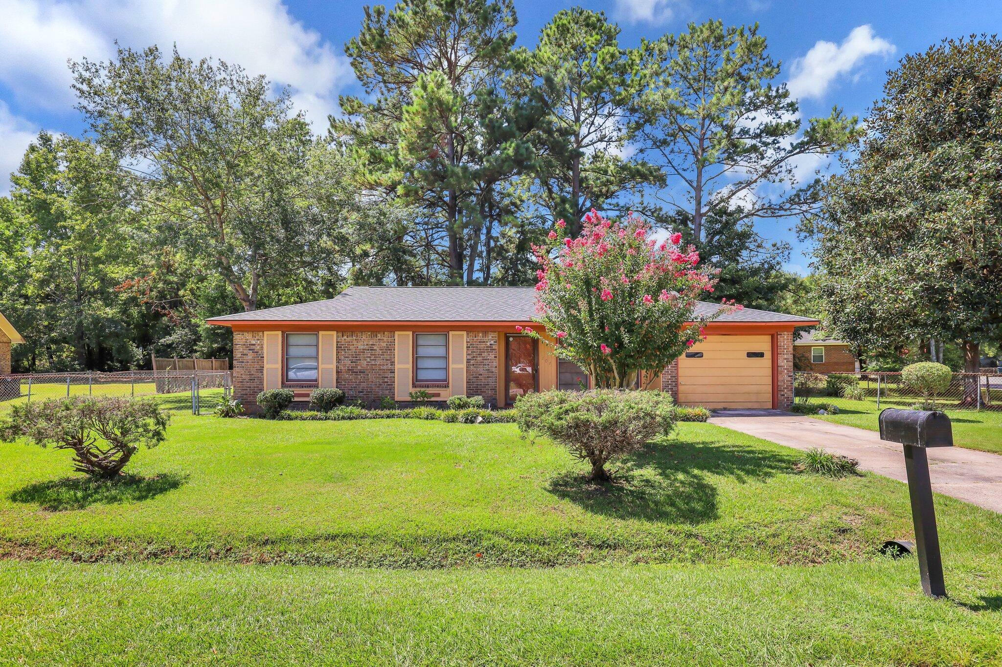 Property Photo:  101 Lily Place  SC 29483 