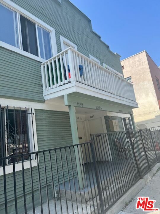 Property Photo:  1137 S Union Ave  CA 90015 