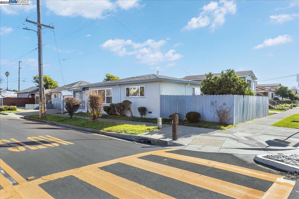 Property Photo:  2000 Virginia Ave  CA 94804 