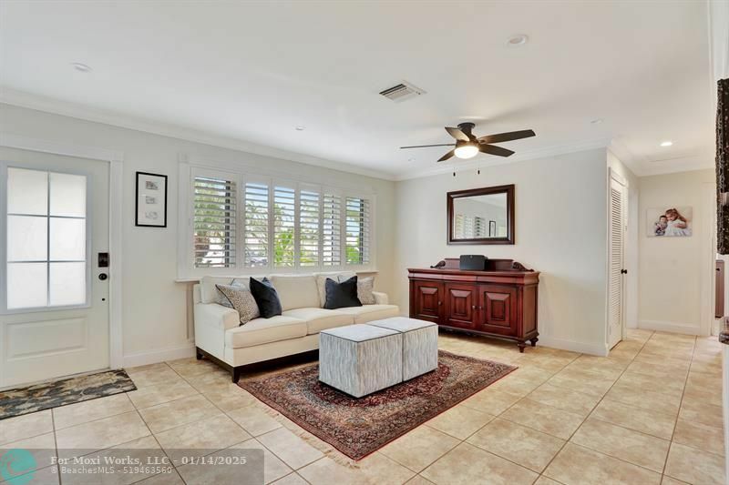 Property Photo:  912 SE 16th Ct  FL 33441 