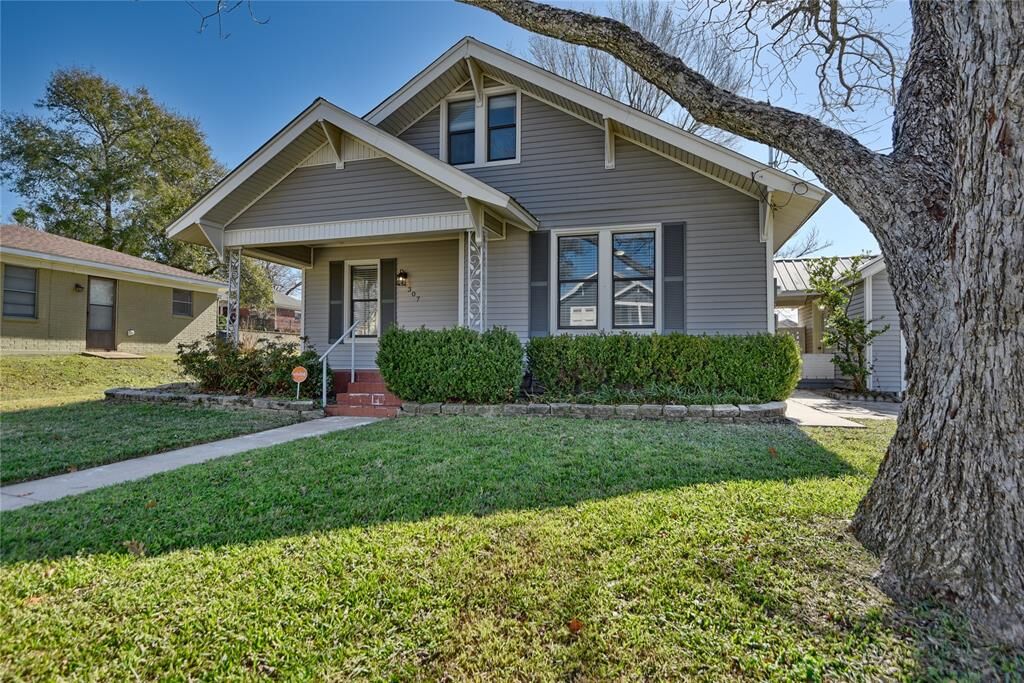 Property Photo:  307 W Bryan Street  TX 77833 