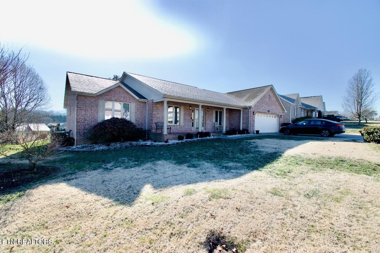 Property Photo: 2826 Country Meadows Ln TN 37804