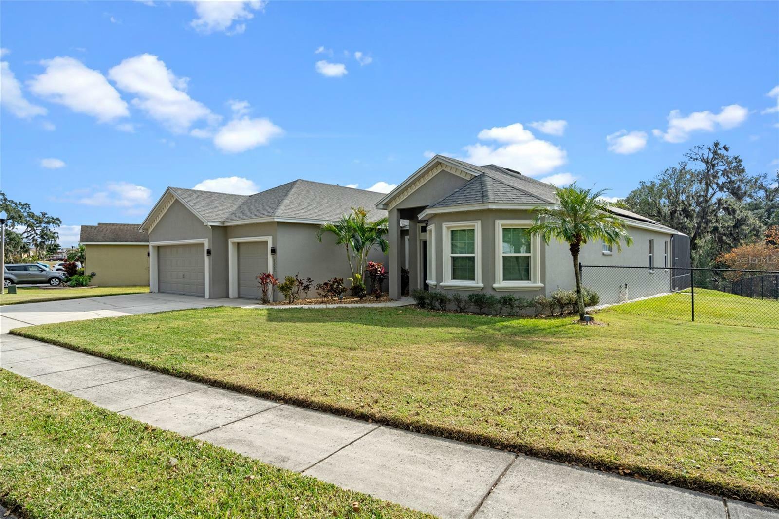 Property Photo:  3327 Oak Grove Cove  FL 33812 