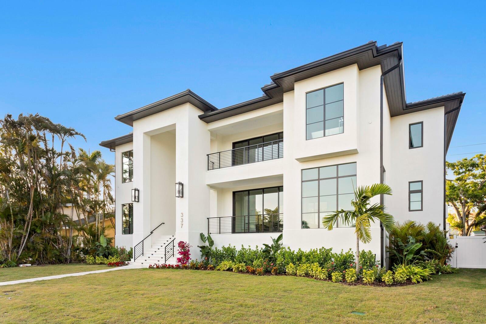 Property Photo: 337 Coffee Pot Drive NE FL 33704