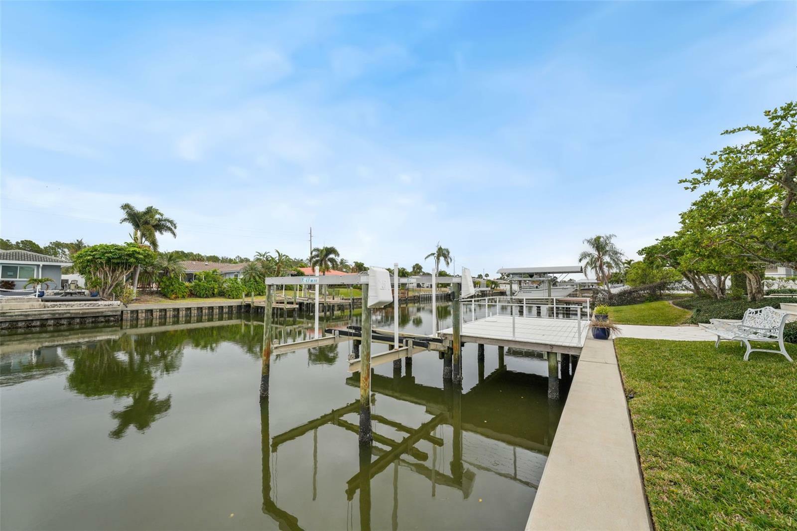 Property Photo:  3939 Venetian Way  FL 33634 