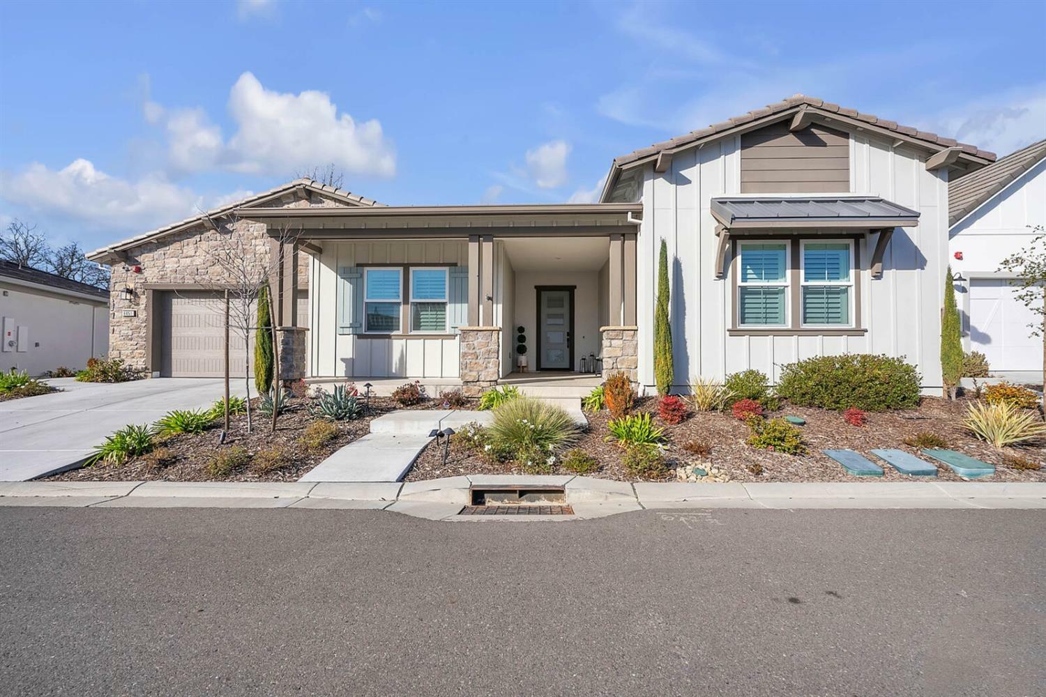 Property Photo:  8851 Eureka Grove Circle  CA 95746 