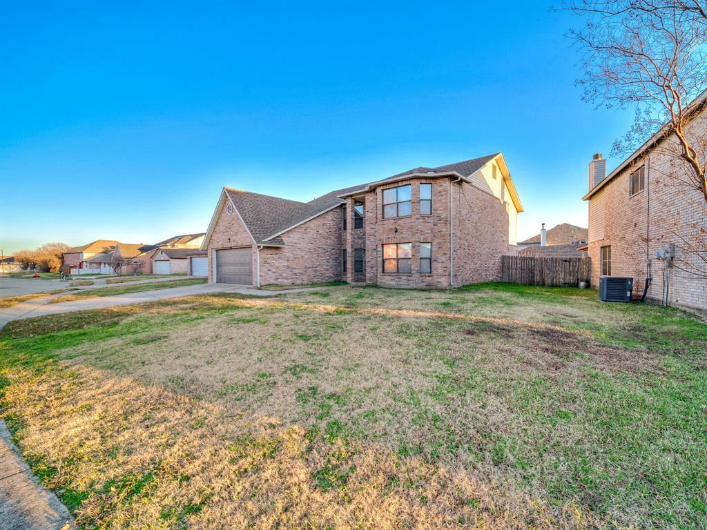 Property Photo:  2204 Delaford Drive  TX 76002 