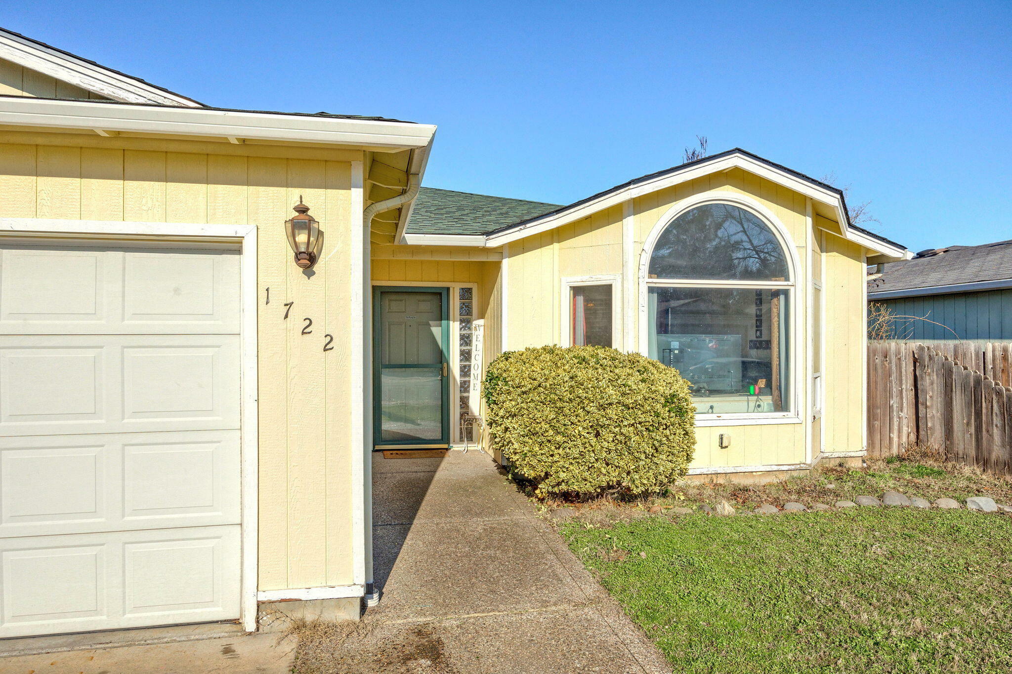 Property Photo:  1722 Farr Street  OR 97501 