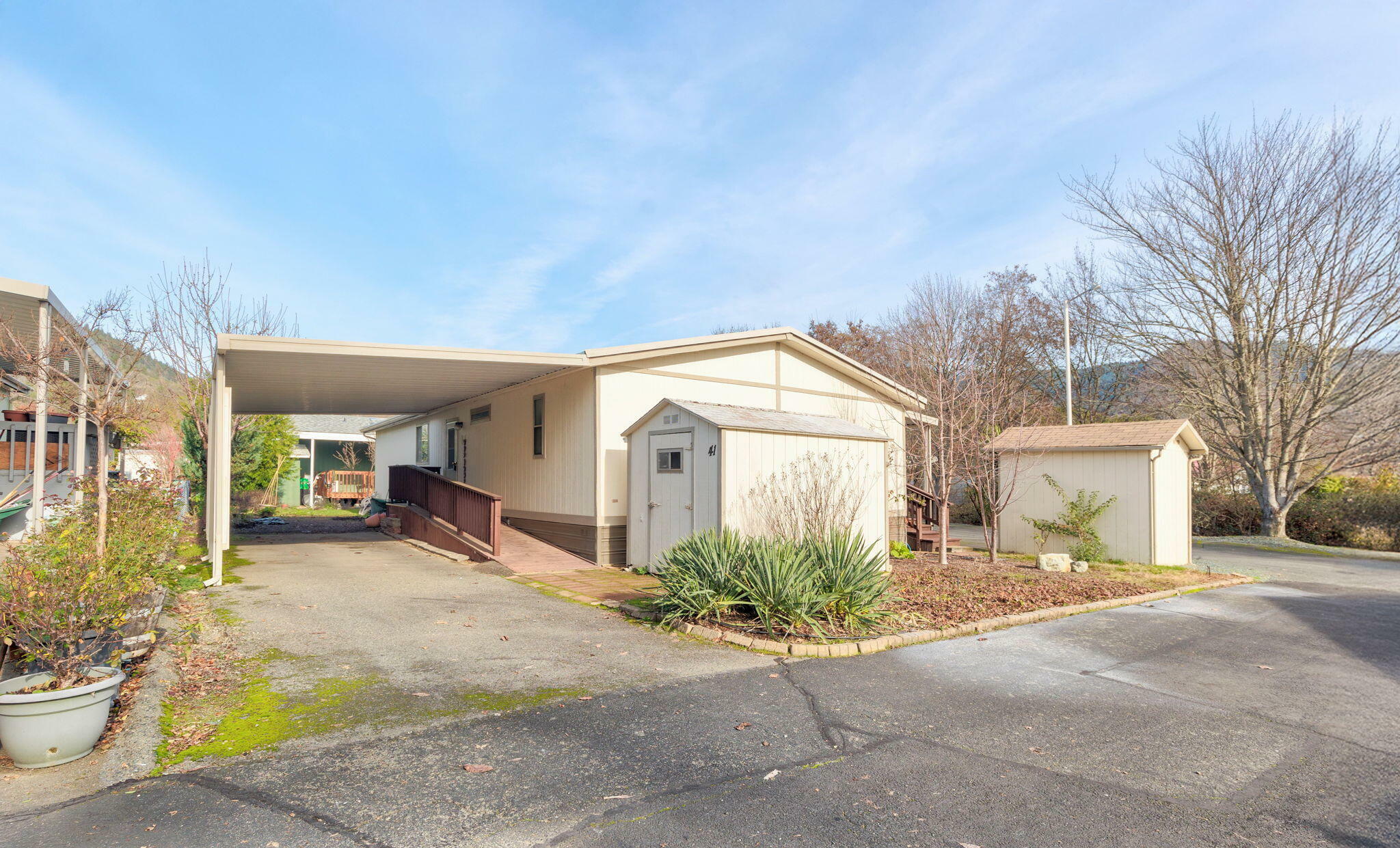 Property Photo:  2325 NW Highland Avenue 41  OR 97526 