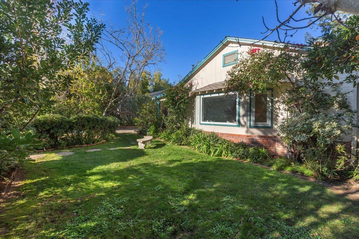 Property Photo:  553 San Luis Avenue  CA 94024 