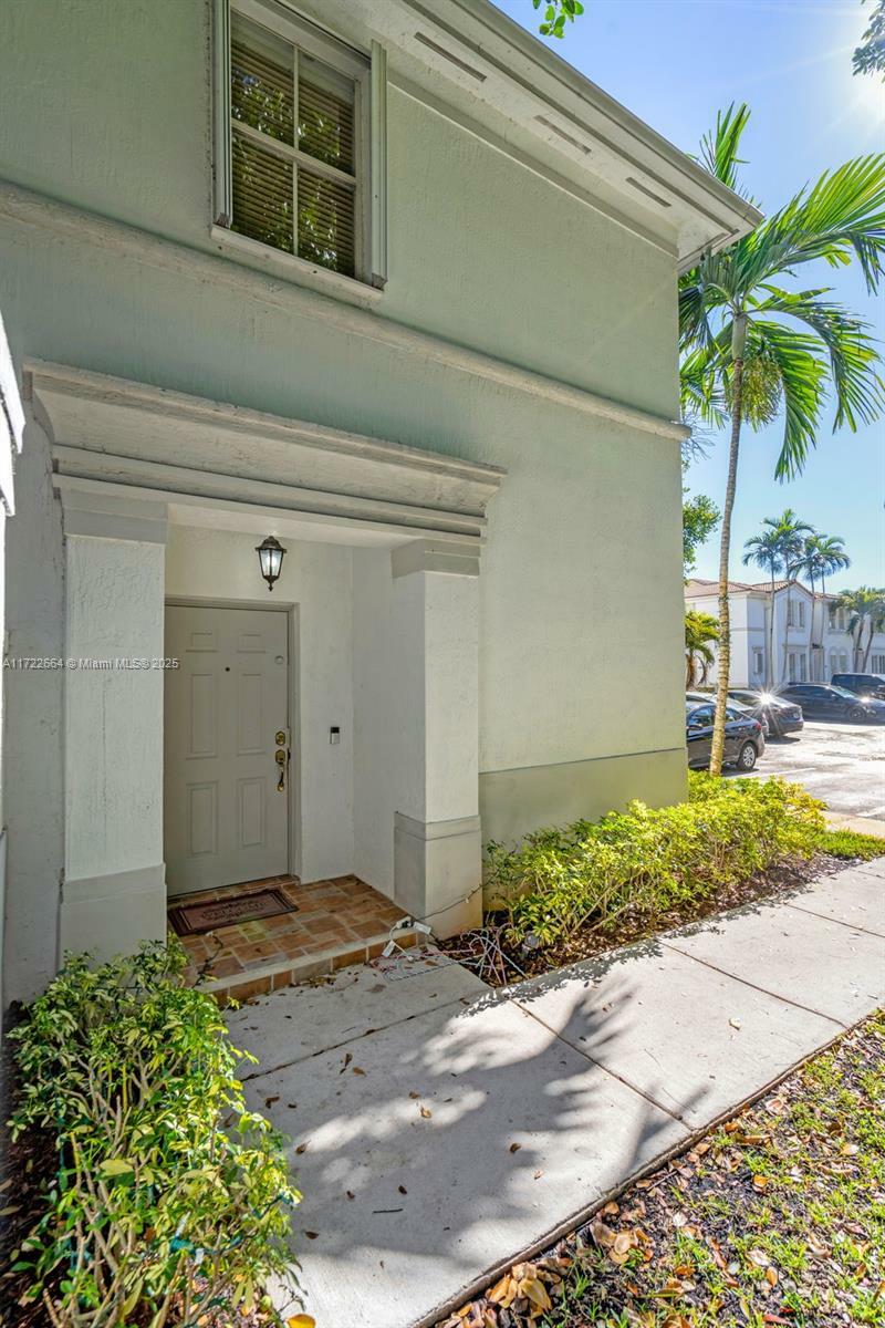 Property Photo:  15507 SW 39th St 319  FL 33027-4800 