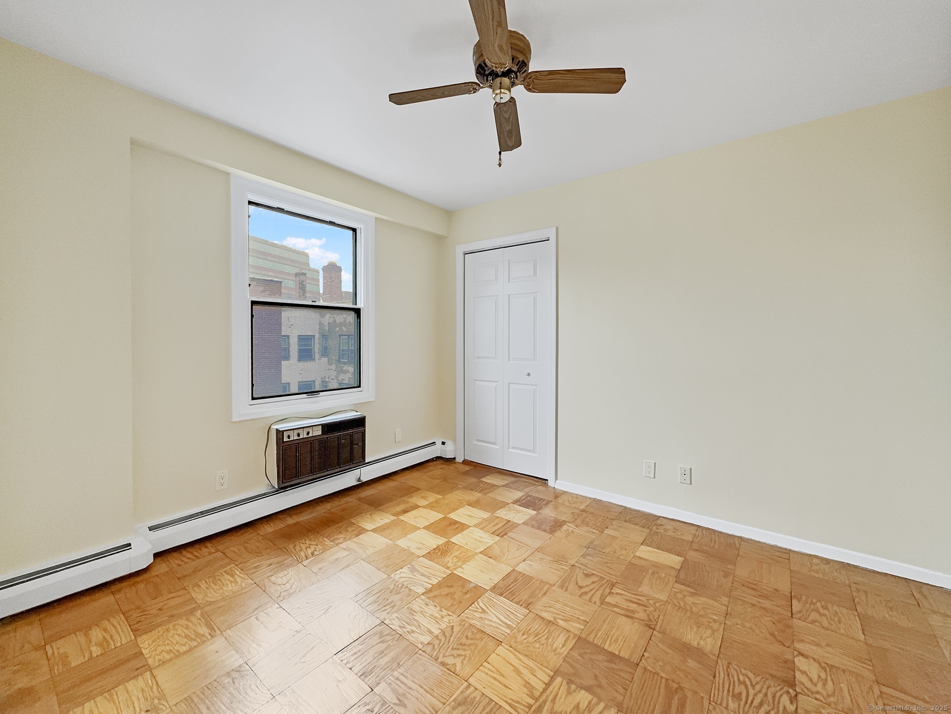 Property Photo:  30 Glenbrook Road Apt 4E  CT 06902 