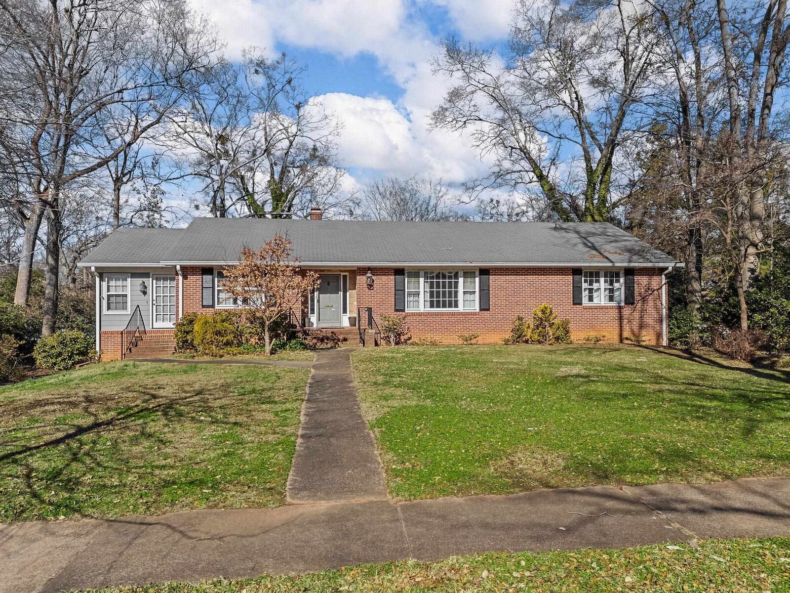 Property Photo: 810 Glendalyn Ave SC 29302