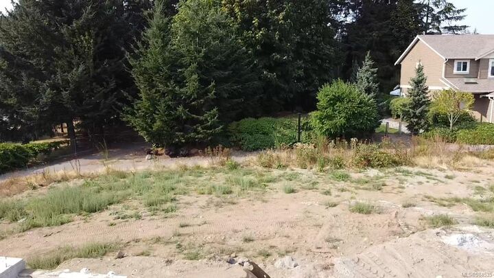 Property Photo: 7 Leam Rd BC V9T 3N7