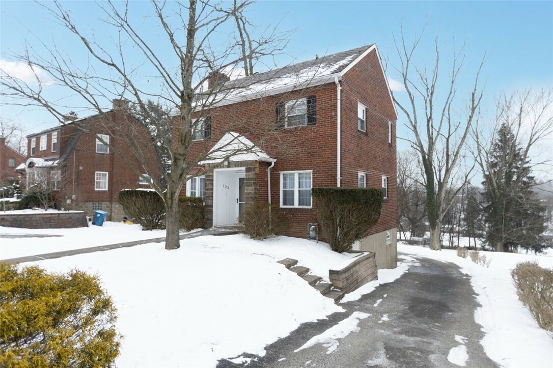 Property Photo:  123 Crescent Hills Rd  PA 15235 