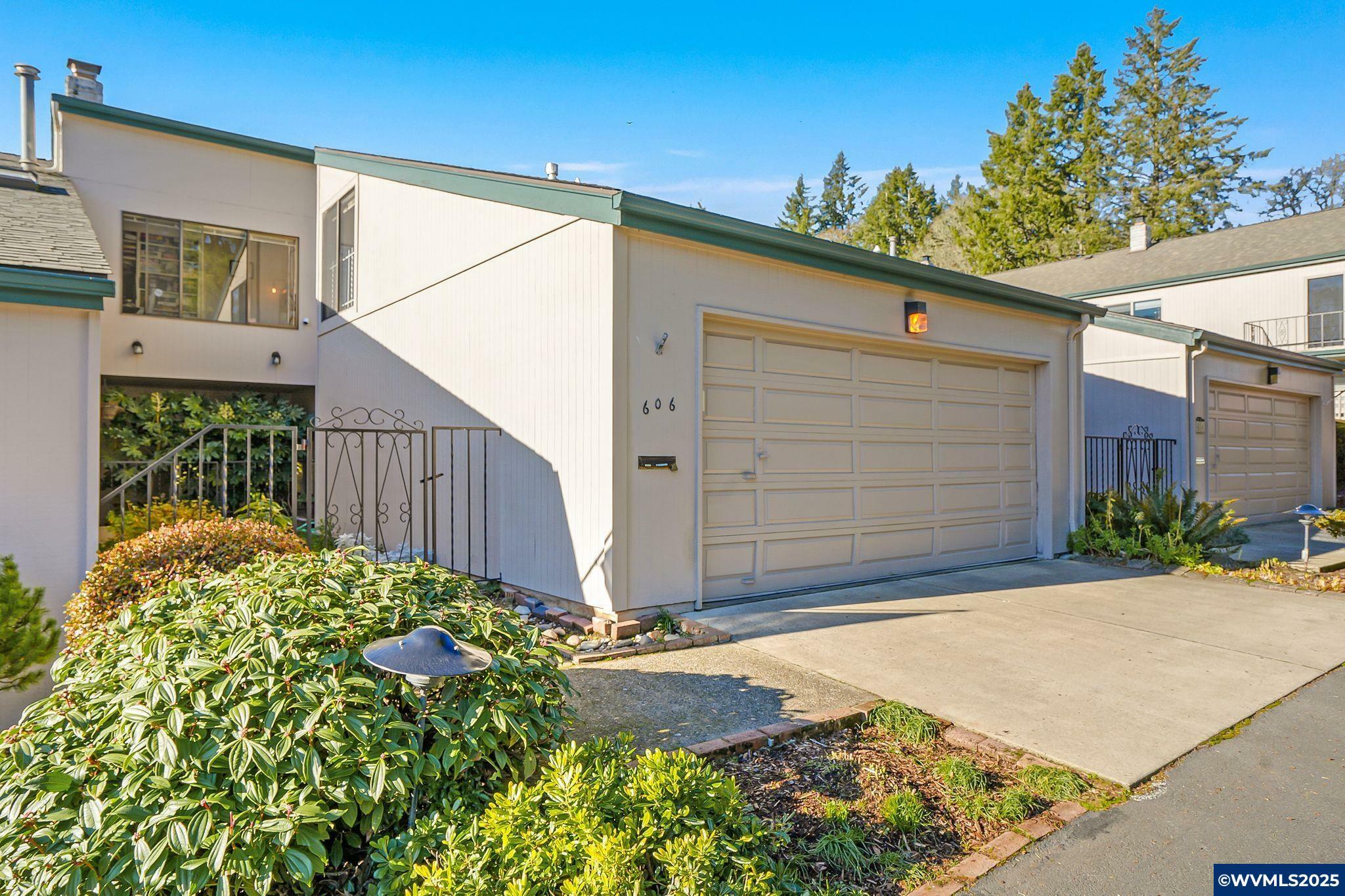 Property Photo:  606  Salem Heights Av S  OR 97302 