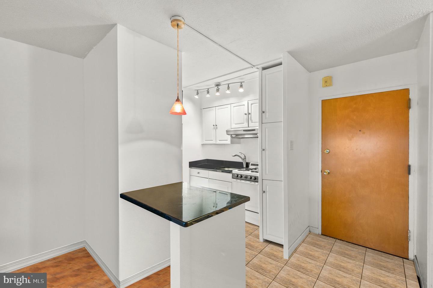 Property Photo:  2101 Chestnut Street 17 1613  PA 19103 