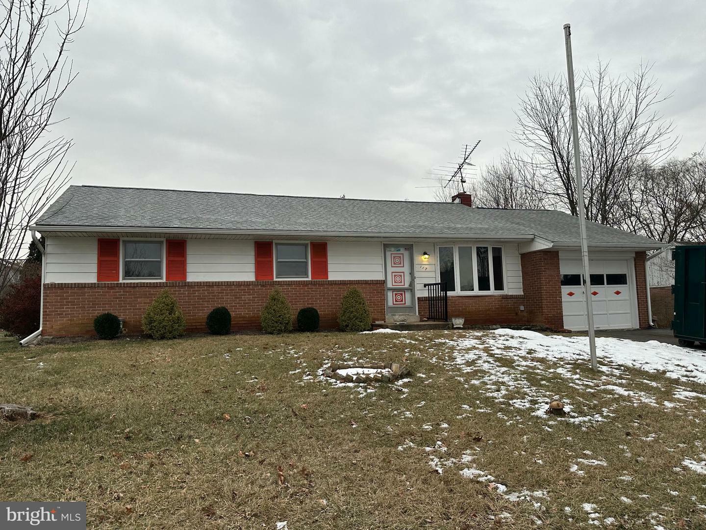 Property Photo:  117 Whitney Road  PA 17603 