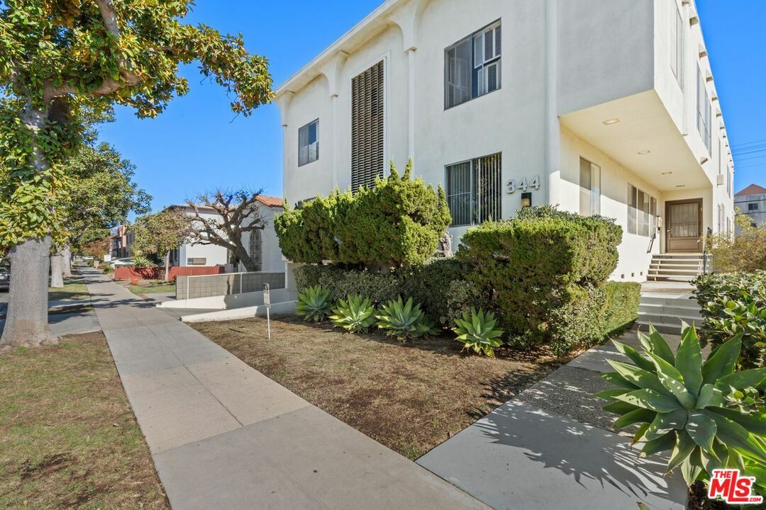 Property Photo:  344  S Doheny Dr  CA 90211 