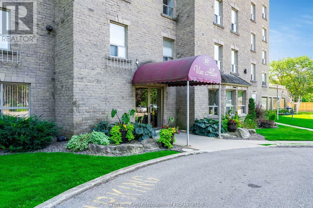 Photo de la propriété:  10 Van Allen Avenue 703  ON N7L 5K1 