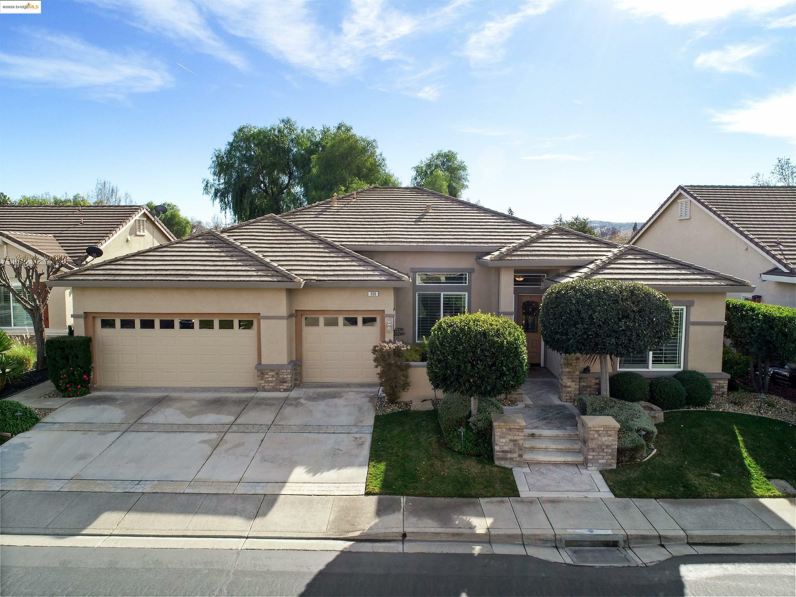 Property Photo:  906 Suntan Ln  CA 94513 