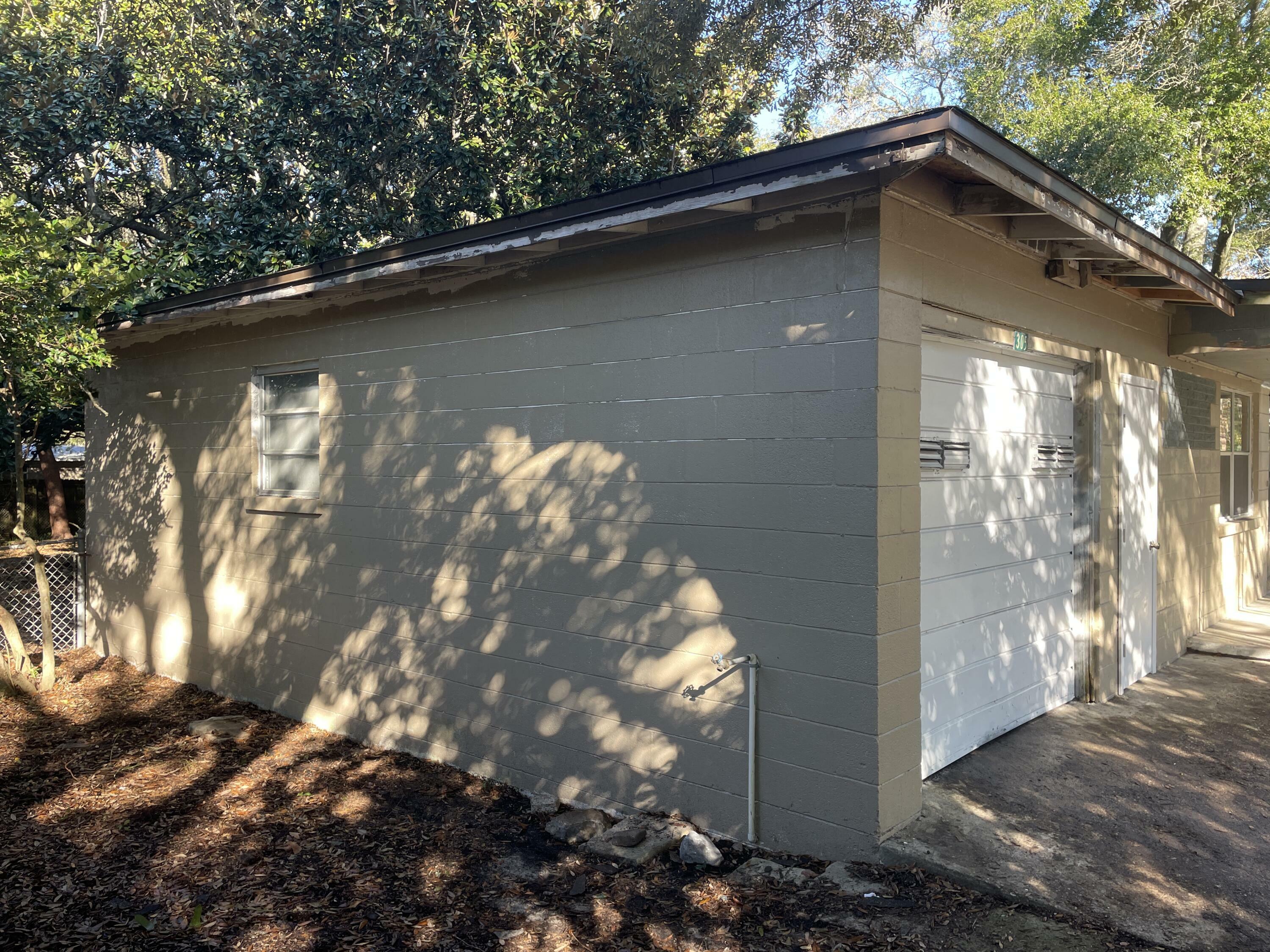 Property Photo:  305 Beal Parkway  FL 32548 