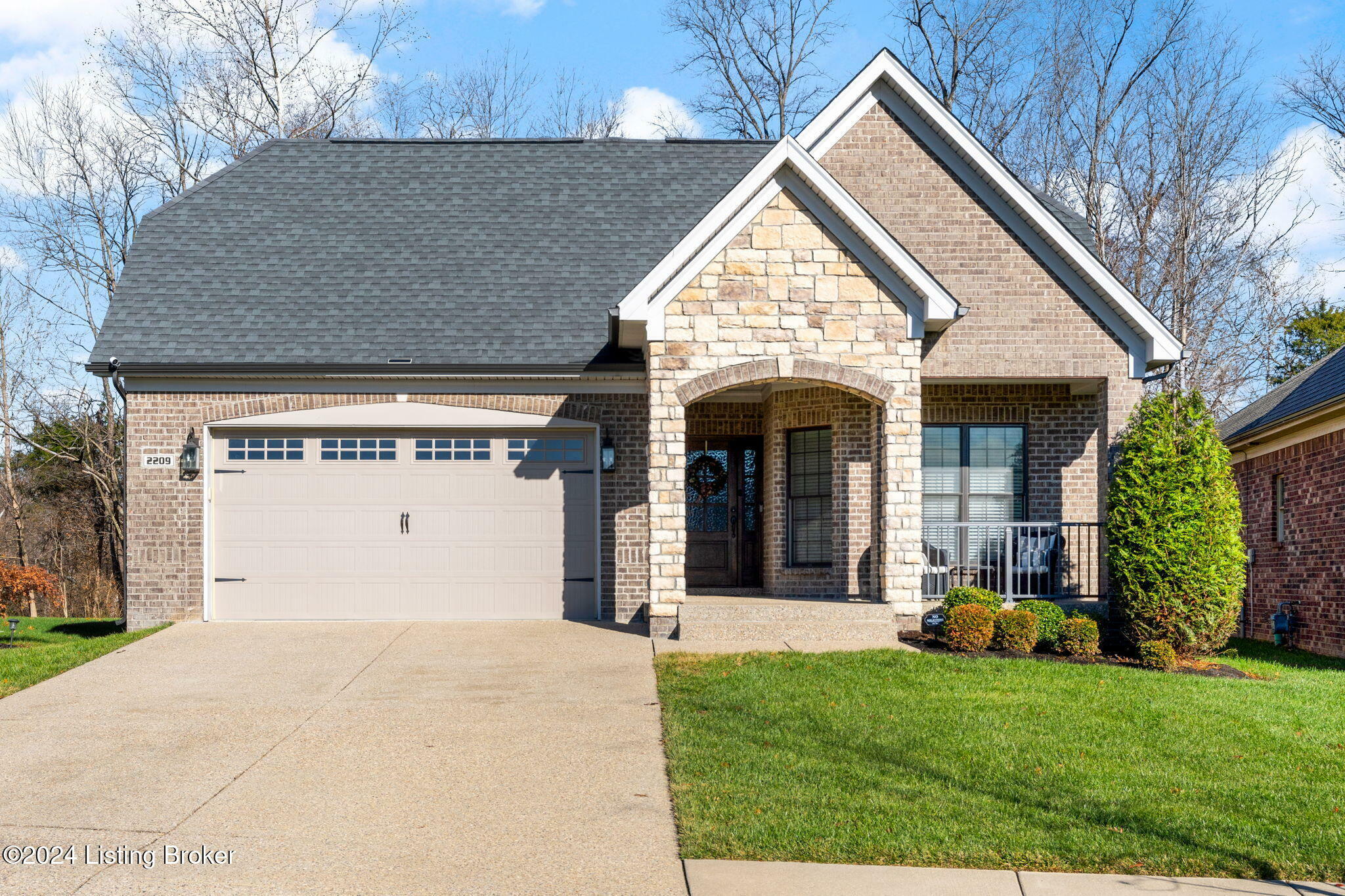 Property Photo:  2209 Centurion Way  KY 40245 