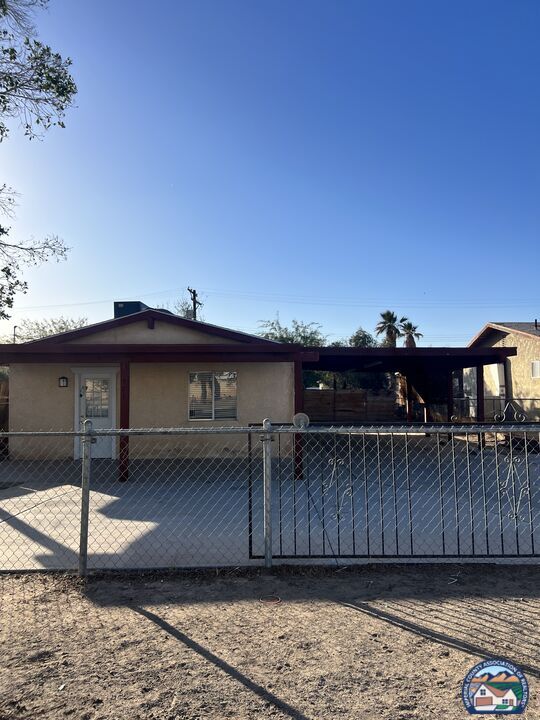 Property Photo:  565   Mesquite Ave 571  CA 92250 