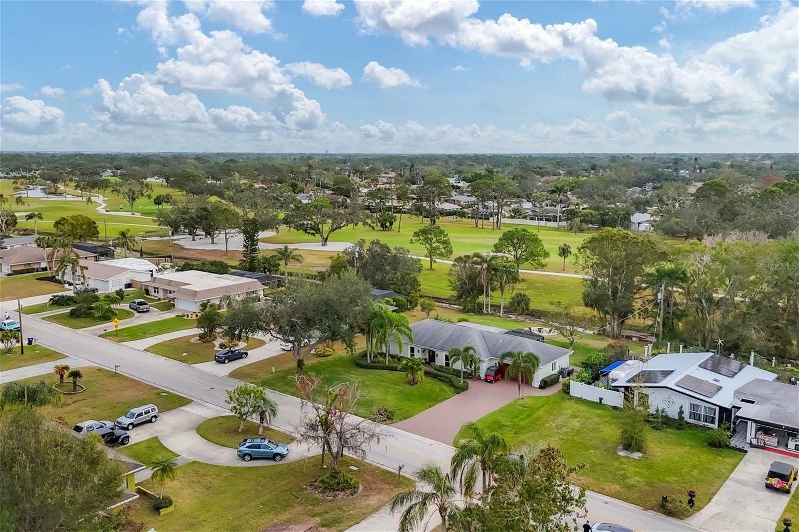 Property Photo:  5006 W Country Club Drive  FL 34243 