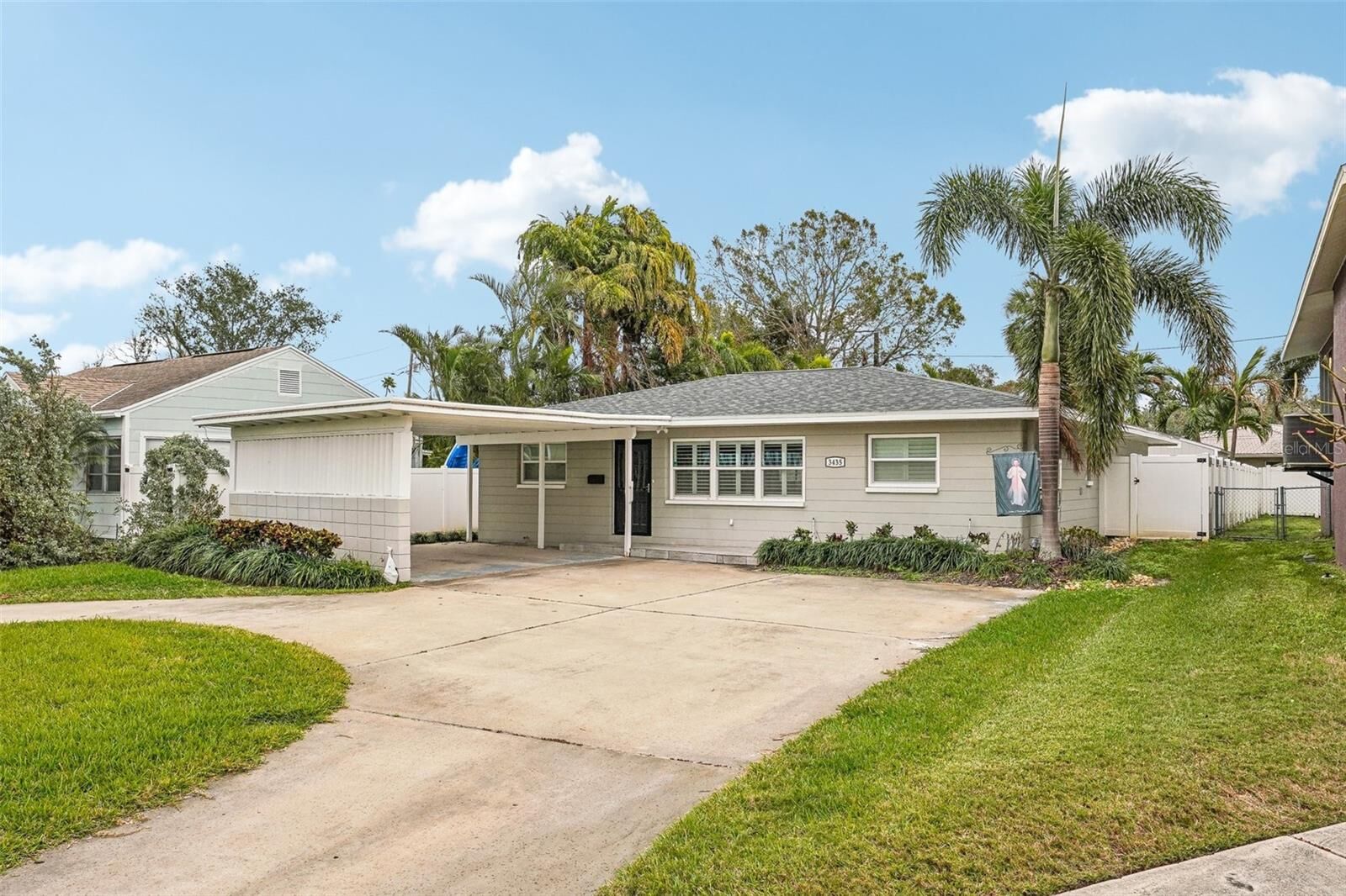 Property Photo: 3435 Overlook Drive NE FL 33703