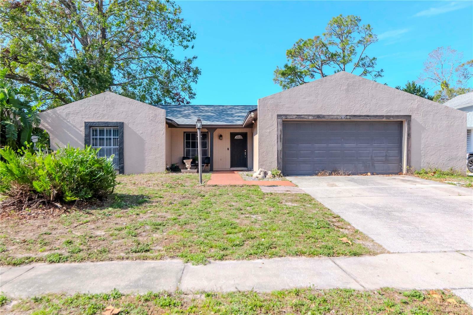 Property Photo:  7028 Oakview Circle  FL 33634 