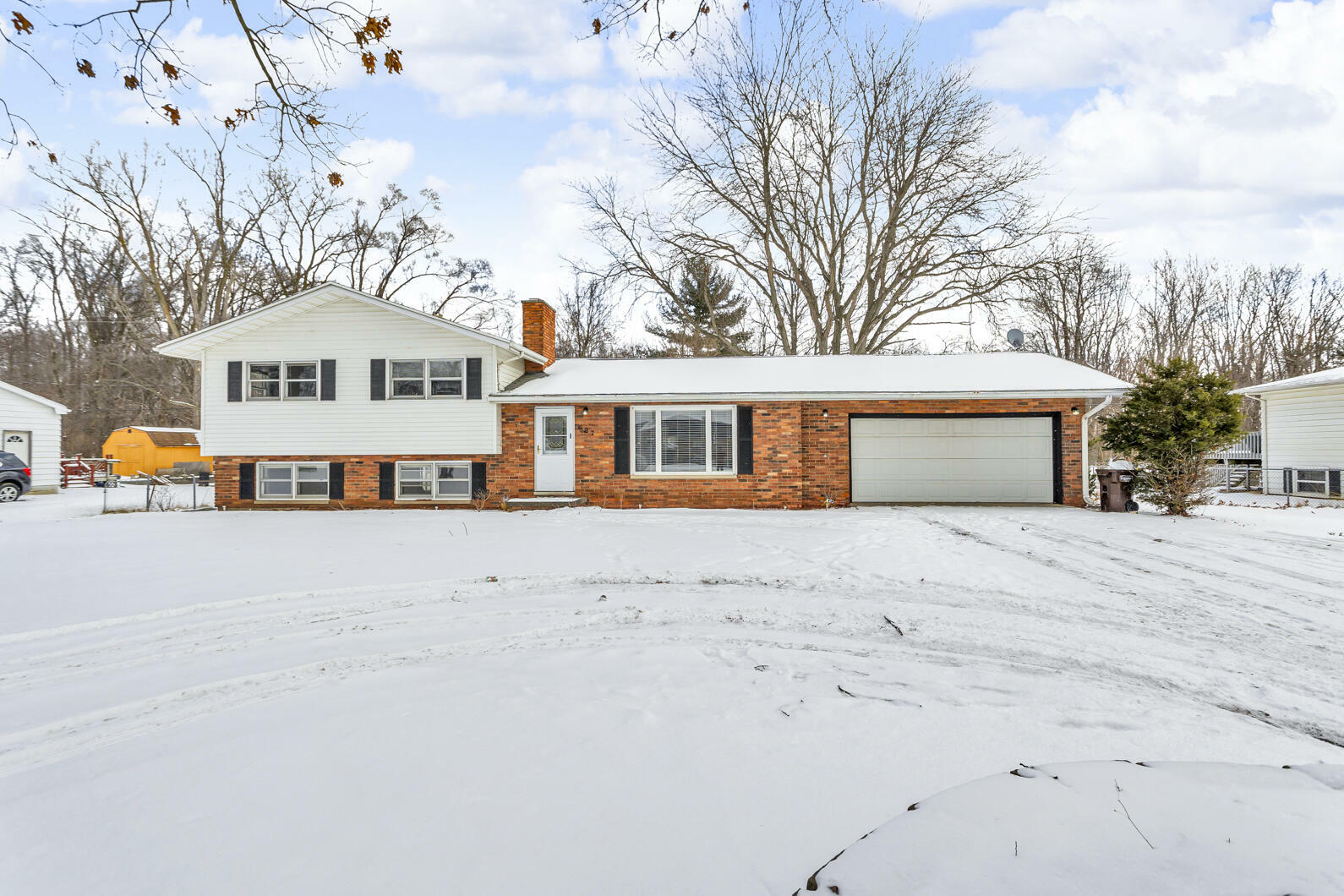 Property Photo:  627 Robinson Road  MI 49203 