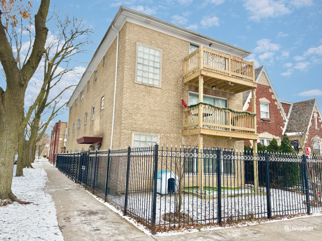 Property Photo:  2623 W Arthur Avenue  IL 60645 