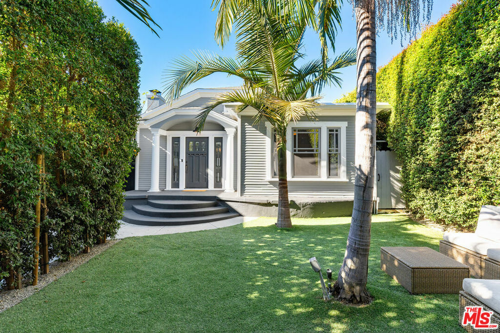 Property Photo: 1233 N Genesee Avenue CA 90046