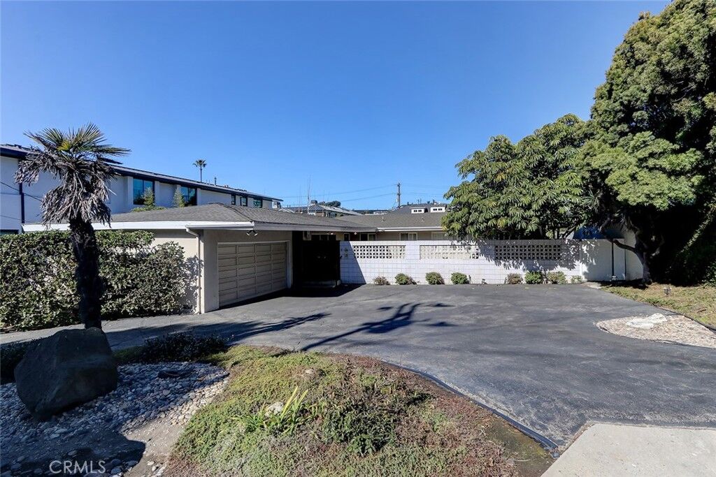 Property Photo: 601 9th Street CA 90266