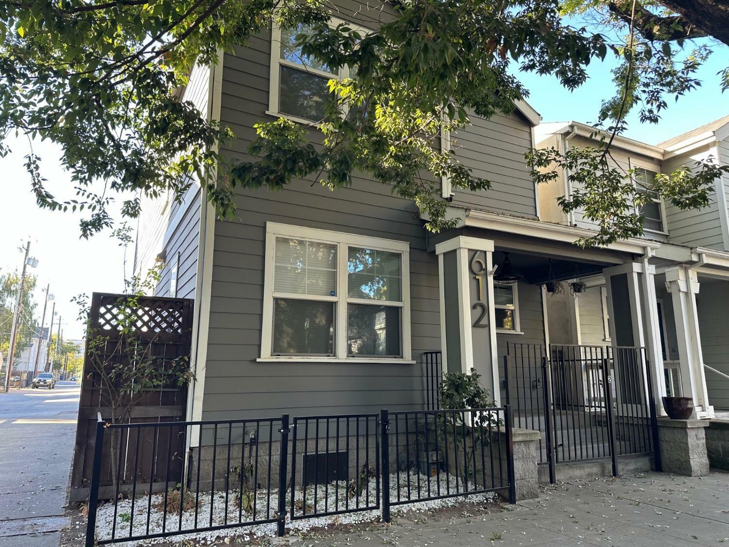 Property Photo:  612 13th Street  CA 95814 