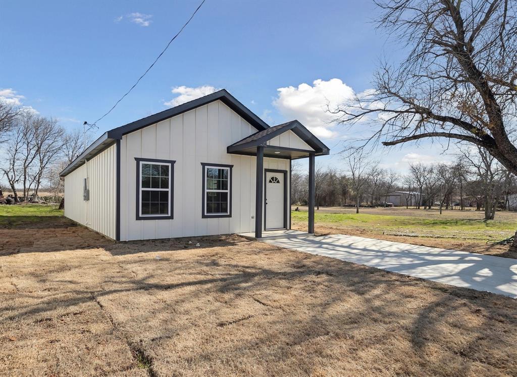 Property Photo:  215 Sycamore Street  TX 76645 