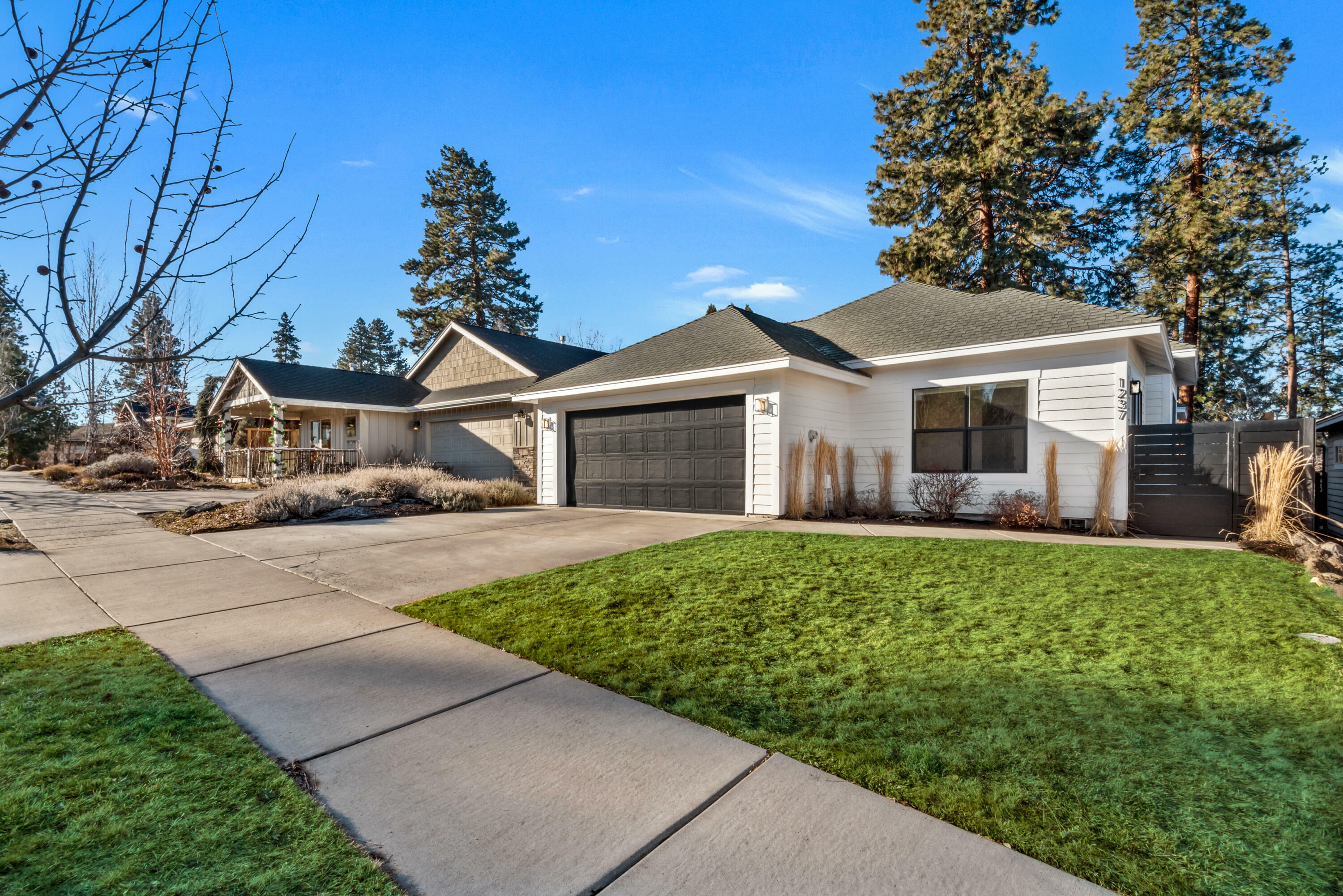 Property Photo: 1237 SW Wheeler Place OR 97702