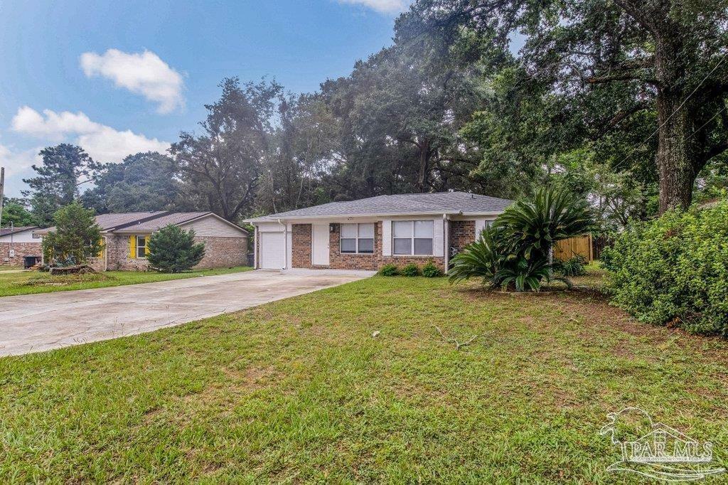 Property Photo:  611 Royce St  FL 32503 