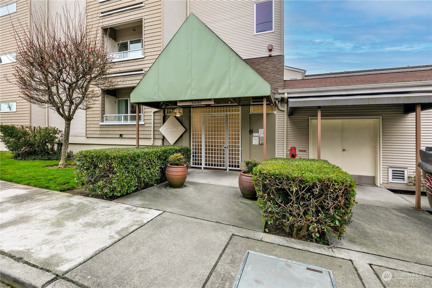 Property Photo:  1  Broadway #620  WA 98402 