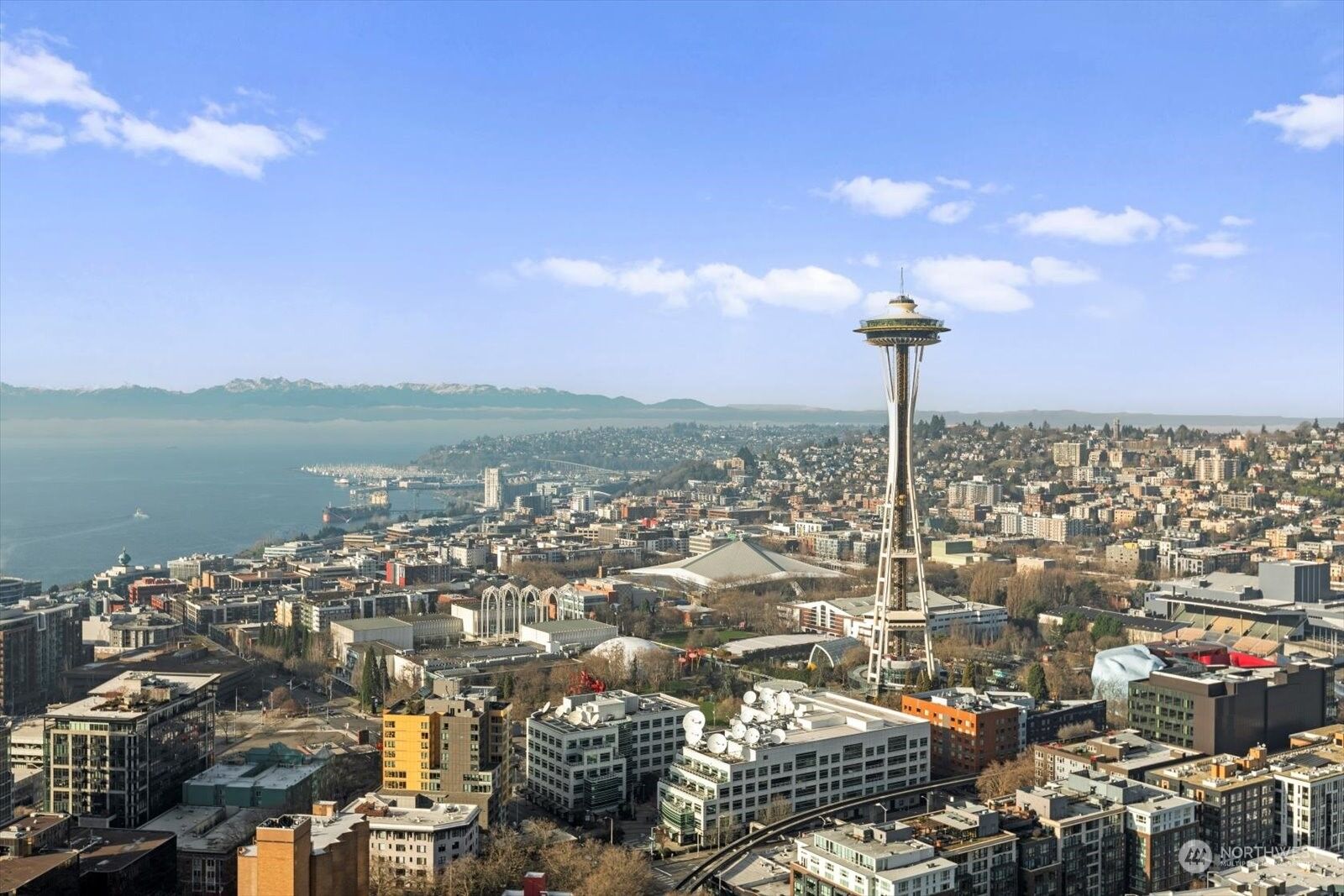 Property Photo: 583 Battery Street 306N WA 98121
