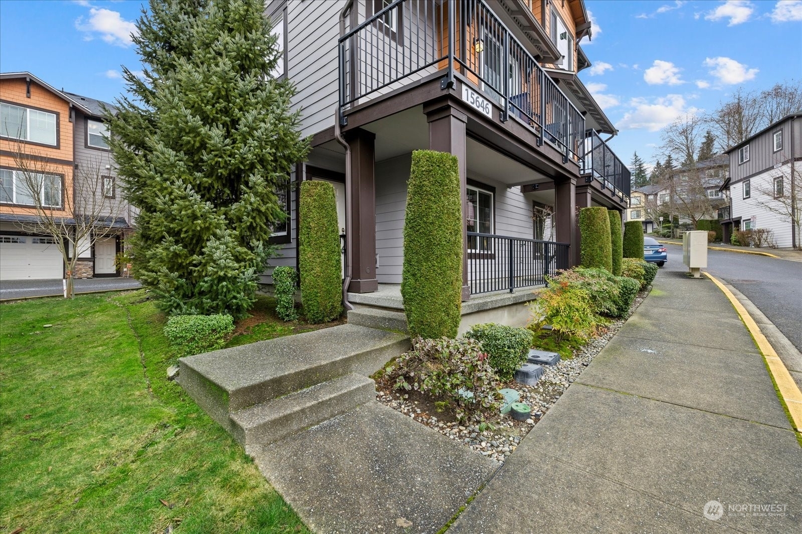 Property Photo:  15646 NE 102nd Way 102  WA 98052 