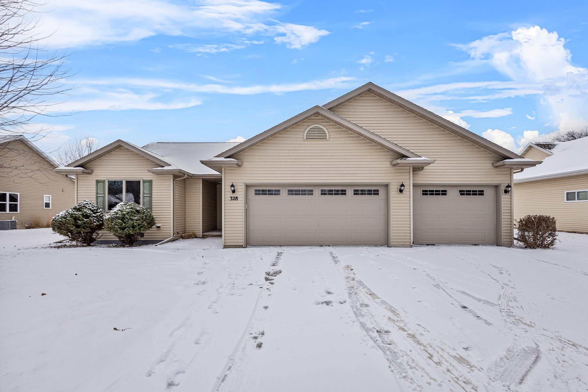 Property Photo:  328 Castle Oak Drive  WI 54956 