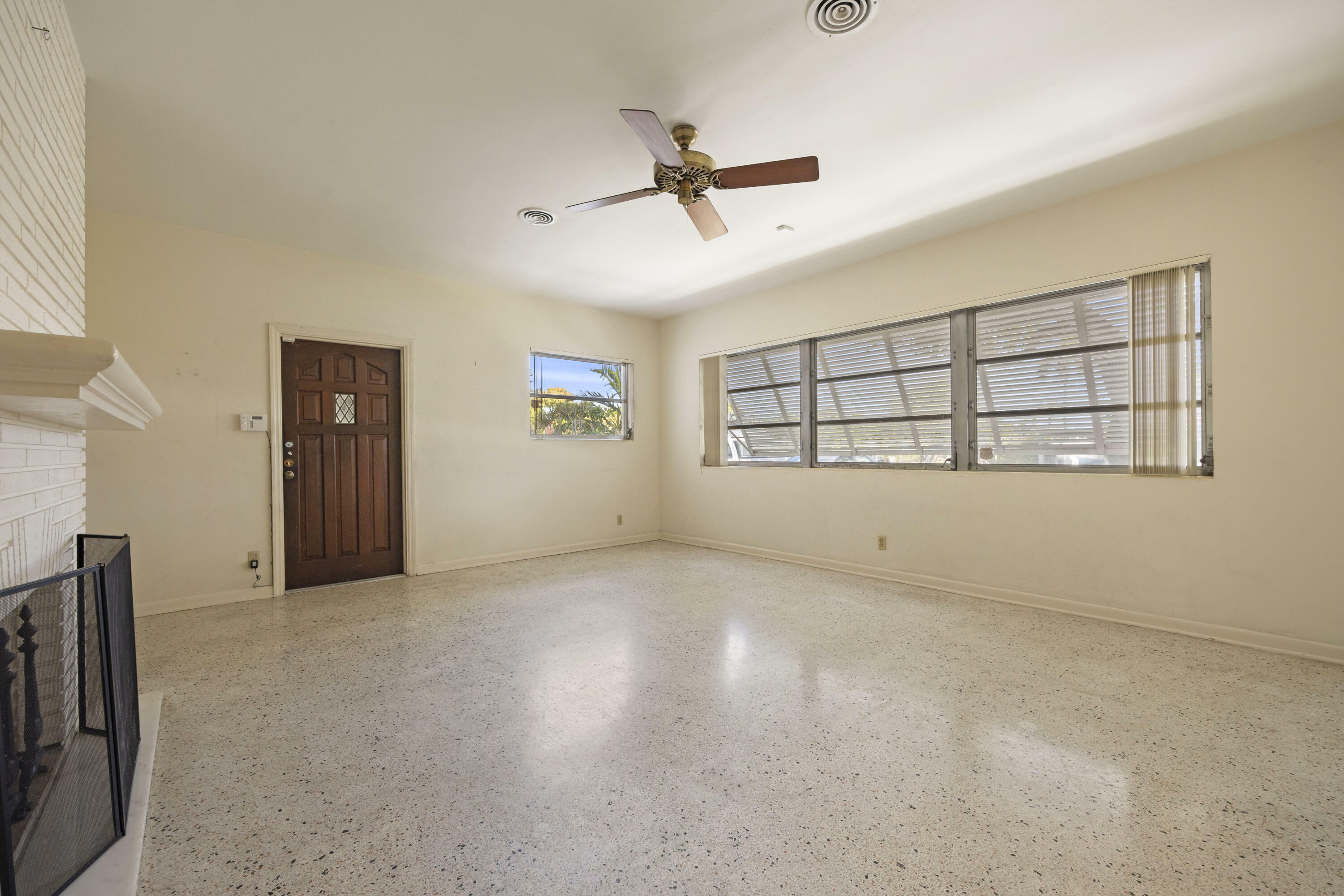 Property Photo:  1001 SW 2nd Street  FL 33435 