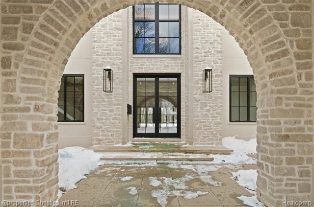 Property Photo: 1551 Lakeside Drive MI 48009