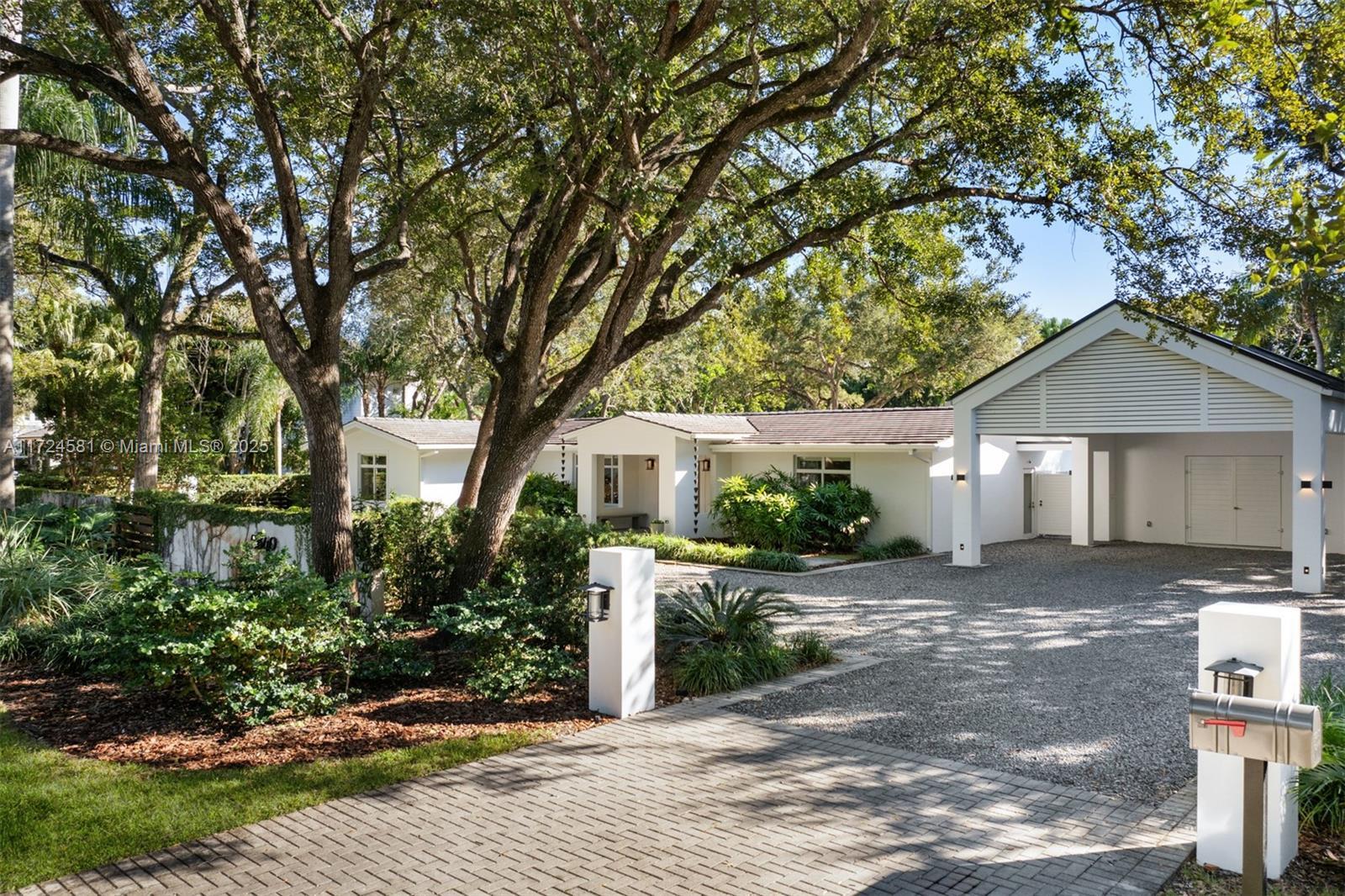 5840 SW 91st St  Pinecrest FL 33156 photo